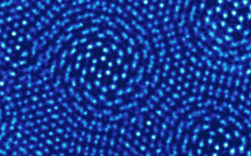 看見0.00000000004米，Nature刷新電鏡空間分辨率世界紀錄！